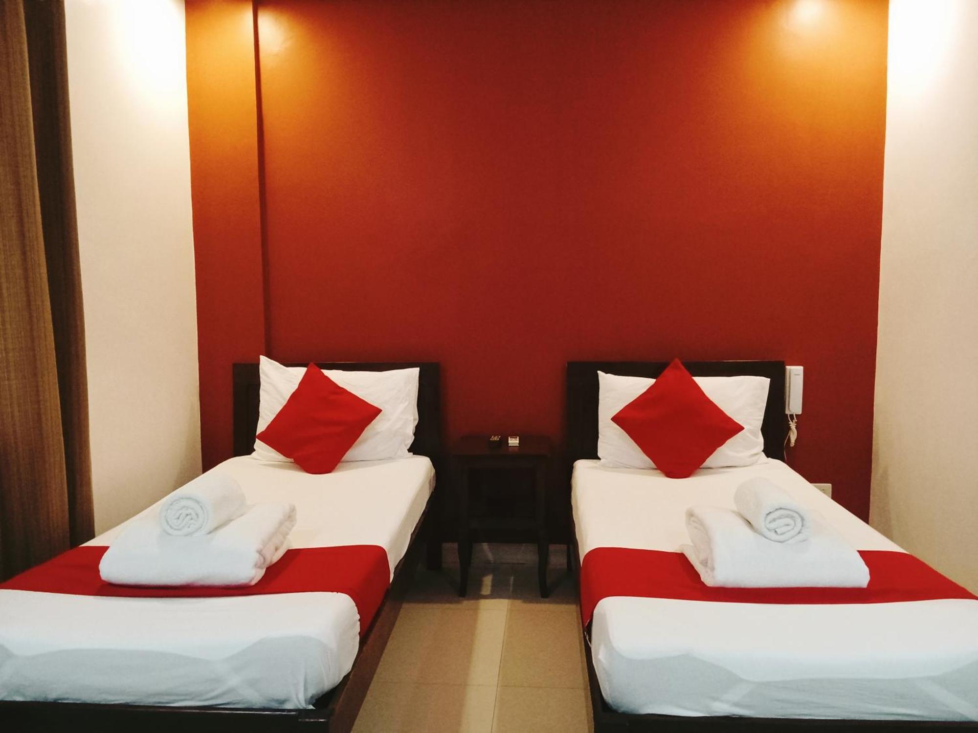 โอโย 402 รอยัล พาร์ค โฮเทล พนักงานฉีดวัคซีนแล้ว Hotel Puerto Princesa ภายนอก รูปภาพ