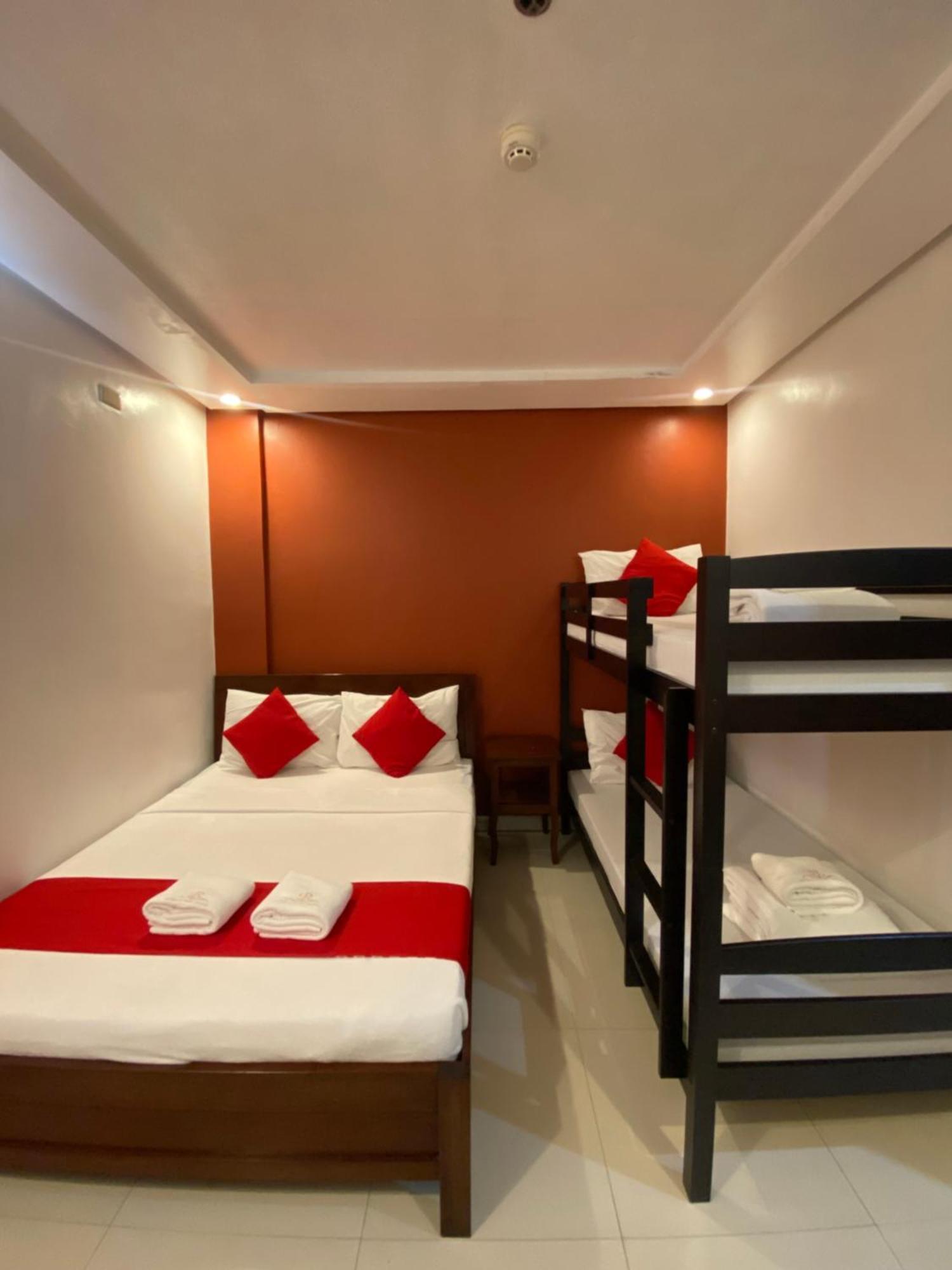 โอโย 402 รอยัล พาร์ค โฮเทล พนักงานฉีดวัคซีนแล้ว Hotel Puerto Princesa ภายนอก รูปภาพ
